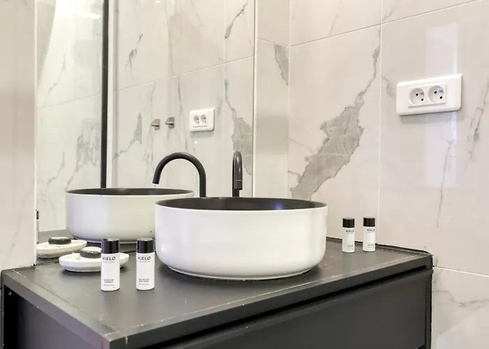 Pink Design 2bdr Flat In The Heart Of Bastille 파리