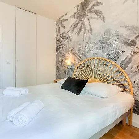 Pink Design 2bdr Flat In The Heart Of Bastille Paris