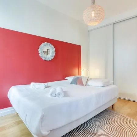 Pink Design 2bdr Flat In The Heart Of Bastille Apartment