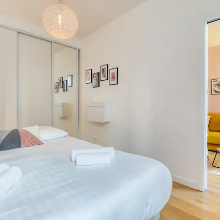 Apartment Pink Design 2bdr Flat In The Heart Of Bastille Paris