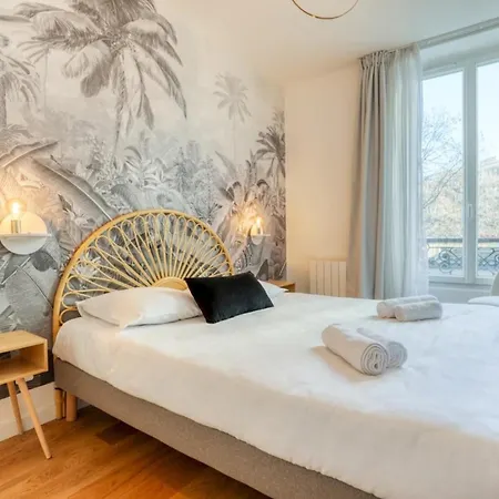Apartment Pink Design 2bdr Flat In The Heart Of Bastille